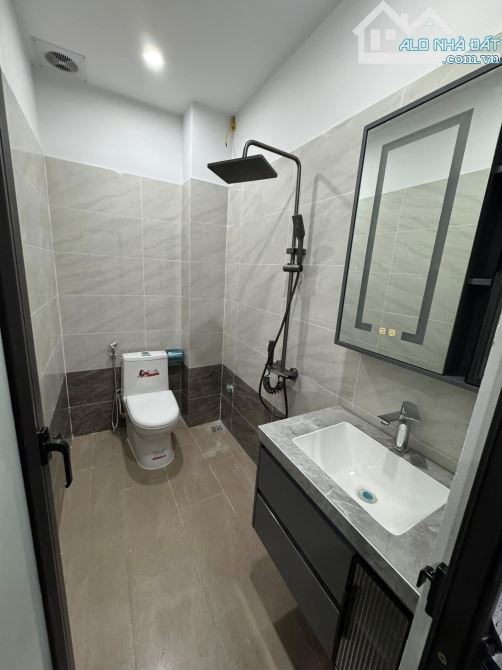 Chuyển công tác,cần chuyển nhượng,nhà lô góc, đường ôtô tránh 33m2,cạnh cấp 1,2 giá 2.5 tỷ - 4