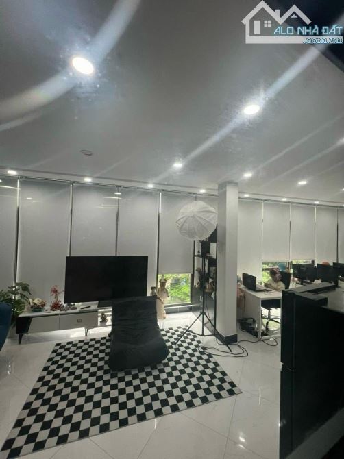 HIẾM- NGUYỄN NGỌC VŨ LÔ GÓC 3 THOÁNG- KINH DOANH SẦM UẤT- MẶT TIỀN 13,2M- Thang máy-39,5Tỷ - 4