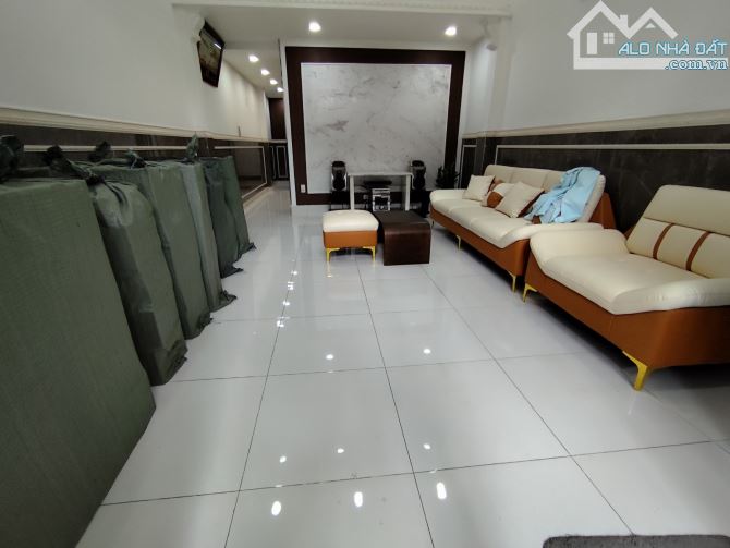 Bán Nhà Đông Hưng Thuận 17, 3 Tầng, Siêu đẹp, full nội thất, Đường 4 m xe hơi ngủ trong nh - 4
