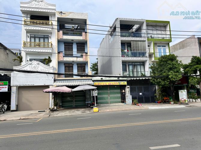 GIÁ RẺ- BÁN 2 CĂN NHÀ mặt tiền đường man thiện ,tp.thủ đức -ngang 10 x21.5m)- giá :30 tỷ - 4