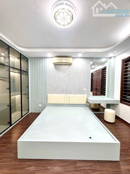 BÁN NHÀ PHỐ TRẦN ĐẠI NGHĨA -HAI BÀ TRƯNG -Ô TÔ -KINH DOANH -LÔ GÓC -38 m2-5 TẦNG- - 4