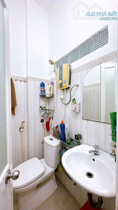 NHÀ MỚI ĐÚC 5 TẤM SỔ HỒNG  TRUNG TÂM Q4 CÓ 3 TỶ - 4