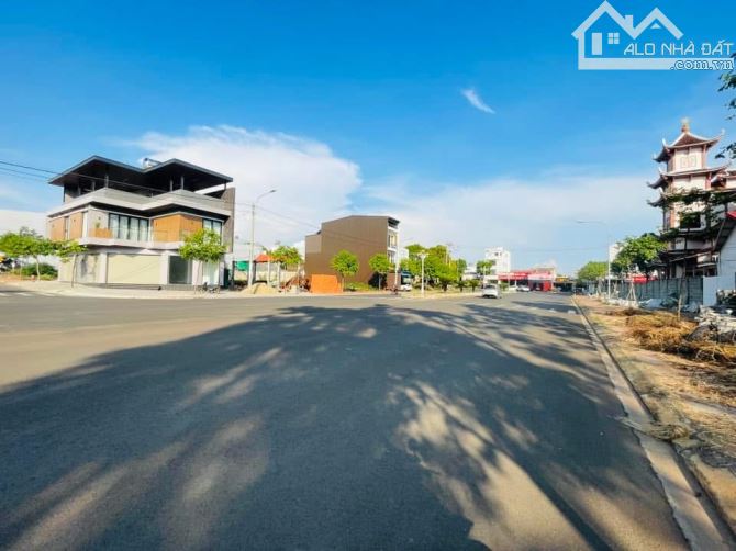 BÁN 2 LÔ LIỀN KỀ KHU ĐẤU GIÁ HÀ HUY TẬP. GIÁ: 11 TỶ - 4