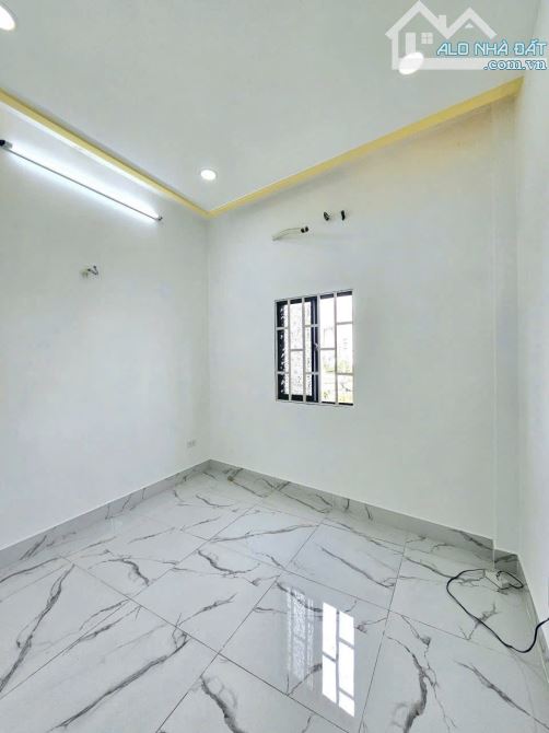 Nhà ĐSH 3 căn Hẻm 2637 HTP, 1 trệt 2 lầu + Sân thượng Diện tích: 3 x 12m - 4