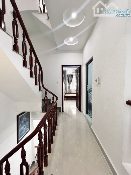 Bán nhà mới xây trung tâm Gò Vấp, 3 tầng, 4PN, gần chợ Xóm Mới, giá chỉ 5.99 Tỷ - 5