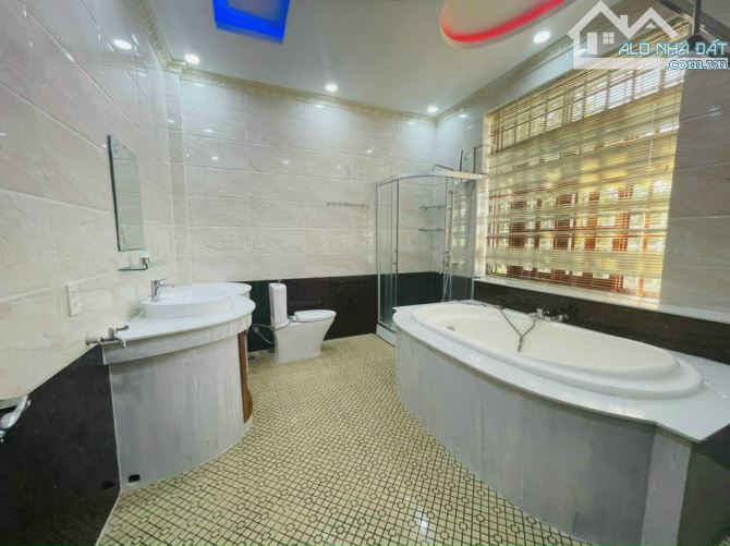 Giá 10,8 tỷ. Chuyển đổi nhà cần bán gấp biệt thự gần SNLH Bửu Long. 9,5x19m. Đường 12m. - 5