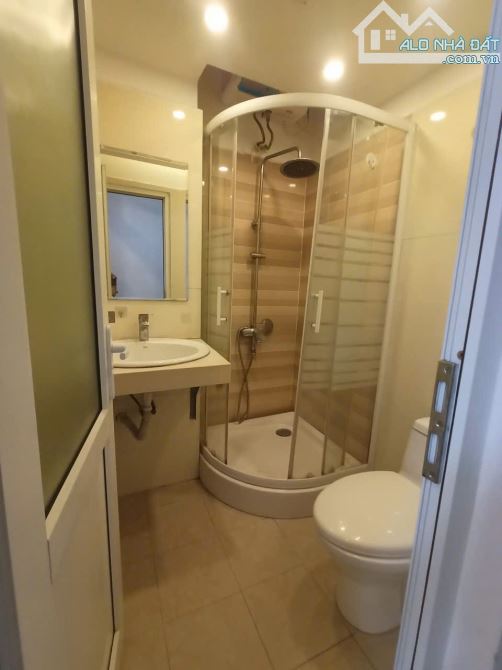 Chỉ còn căn duy nhất 30m2 5 tầng full nội thất Nguyễn Chính - Tân Mai chỉ 5.75 tỷ - 5