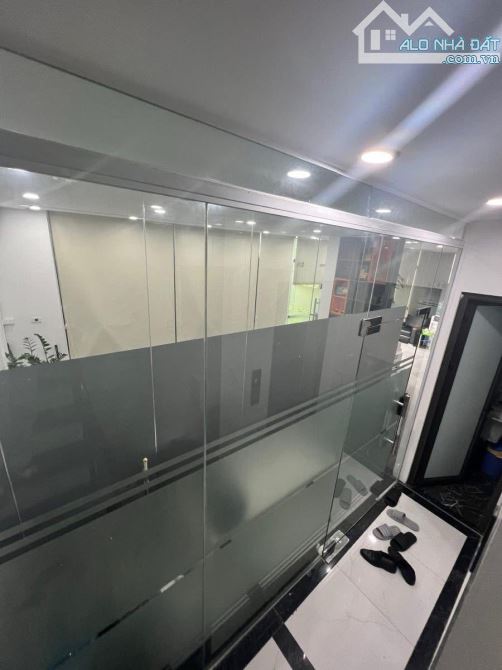 HIẾM- NGUYỄN NGỌC VŨ LÔ GÓC 3 THOÁNG- KINH DOANH SẦM UẤT- MẶT TIỀN 13,2M- Thang máy-39,5Tỷ - 5