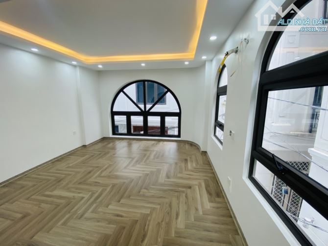 Bán nhà 6 tầng thang máy – lô góc – ô tô đỗ cửa – Dt 45m2 – mt 4,2m - Giá hơn 7 tỷ - 5
