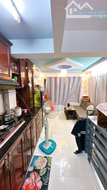NHÀ MỚI ĐÚC 5 TẤM SỔ HỒNG  TRUNG TÂM Q4 CÓ 3 TỶ - 5