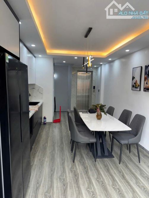 Hiếm của hiếm, chỉ 7,2 tỷ có nhà 6T thang máy Tăng Thiết Giáp, 10m ra ô tô - 6