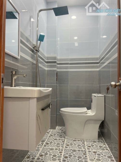 Gò Vấp,Bán nhà mới đẹp, 45m2, full nội thất, sát hẻm xe tải, vuông vức A4, giá chỉ 5.8 tỷ - 6