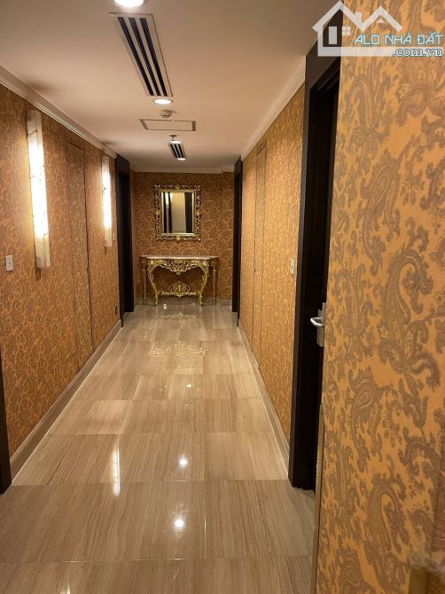 Bán khách sạn 5 sao phố Cổ Hoàn Kiếm Đẳng Cấp, Hầm, Kinh doanh đỉnh, DT 340m² Giá 331 tỷ