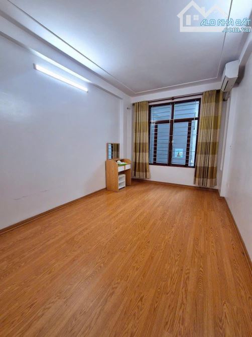 Ngã tư Sở - Nhỉnh 6 đồng - Dân xây - Gần phố - Trước nhà rộng thoáng - Full nội thất. - 6