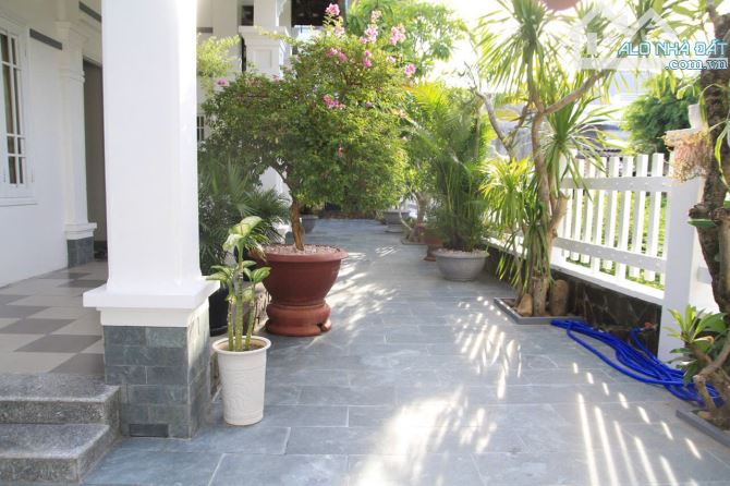 Biệt thự hiện đại, tọa lạc tại đường Lý Thái Tổ,260mv chỉ 17ty - 6