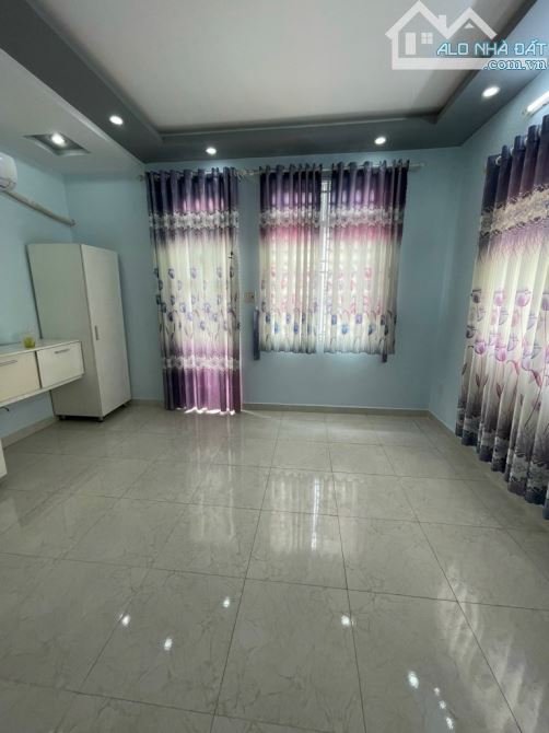 NHÀ ĐẸP - LÔ GÓC K LỘ GIỚI - GẦN ST LOTTE NG.V.LƯỢNG & CV LÀNG HOA - HXH - 3 TẦNG - 6