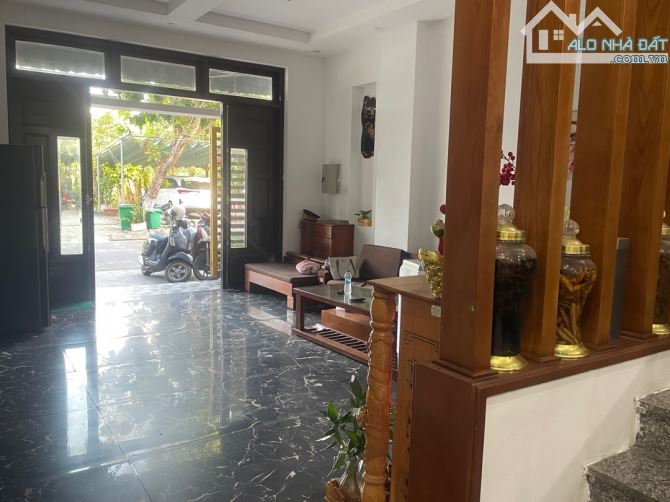 NHÀ NGHỈ 5T DÒNG TIỀN 50TR/THÁNG ĐƯỜNG BÀU NĂNG 5 DT 85M2 NGANG 5M CHỈ 9.5 TỶ - 7