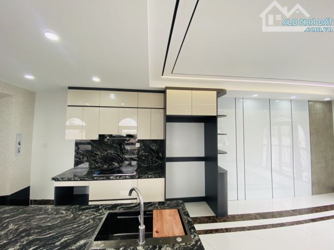 Bán nhà 6 tầng thang máy – lô góc – ô tô đỗ cửa – Dt 45m2 – mt 4,2m - Giá hơn 7 tỷ - 7