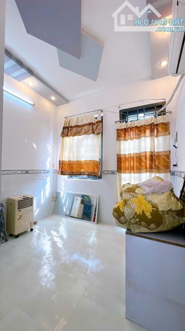 NHÀ MỚI ĐÚC 5 TẤM SỔ HỒNG  TRUNG TÂM Q4 CÓ 3 TỶ - 7