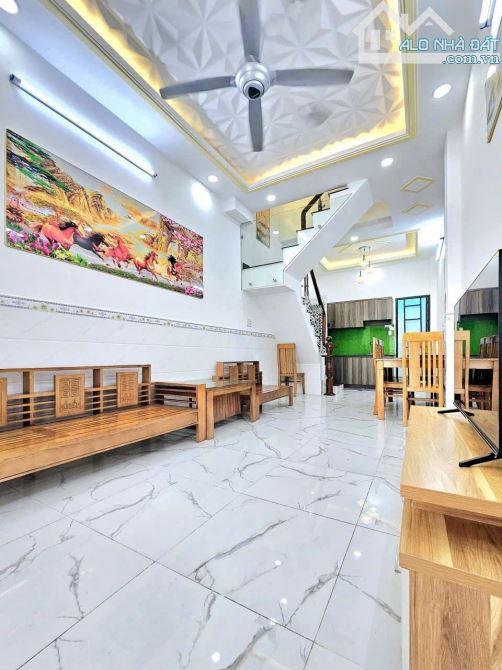 Nhà ĐSH 3 căn Hẻm 2637 HTP, 1 trệt 2 lầu + Sân thượng Diện tích: 3 x 12m - 7