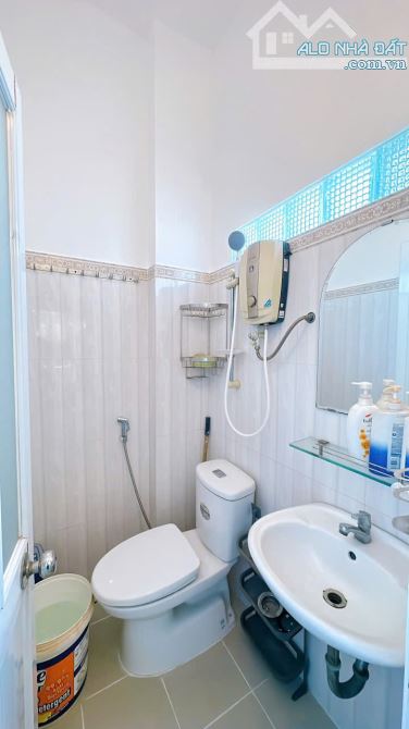 NHÀ MỚI ĐÚC 5 TẤM SỔ HỒNG  TRUNG TÂM Q4 CÓ 3 TỶ - 8