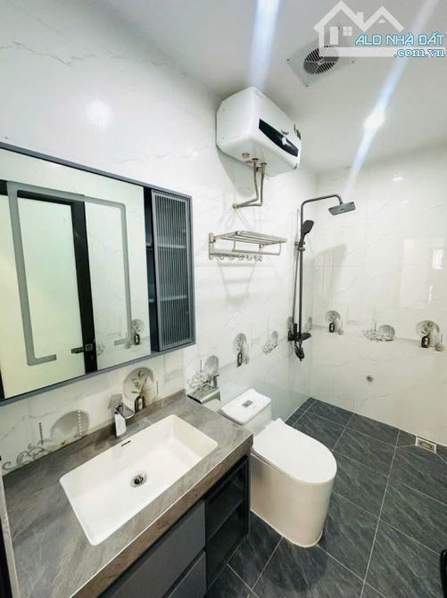 🏡 Bán nhà Ngô Gia Tự, Long Biên, 44m2 x 5 tầng, Thang máy, Gần Vinhomes, sát AEON, 8 tỷ 3 - 8