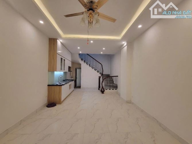 Chùa Bộc, hiếm nhà bán, ngõ thông, 10m ra ô tô, 36m2, chào 9 tỷ 650 - 9