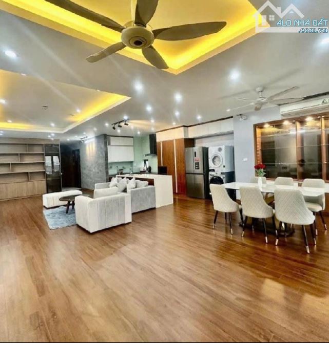 139.x Tỷ/ 205 M2 / 8 Tầng/ 7 Mt/ View Hồ tây/ đường 8m - 9