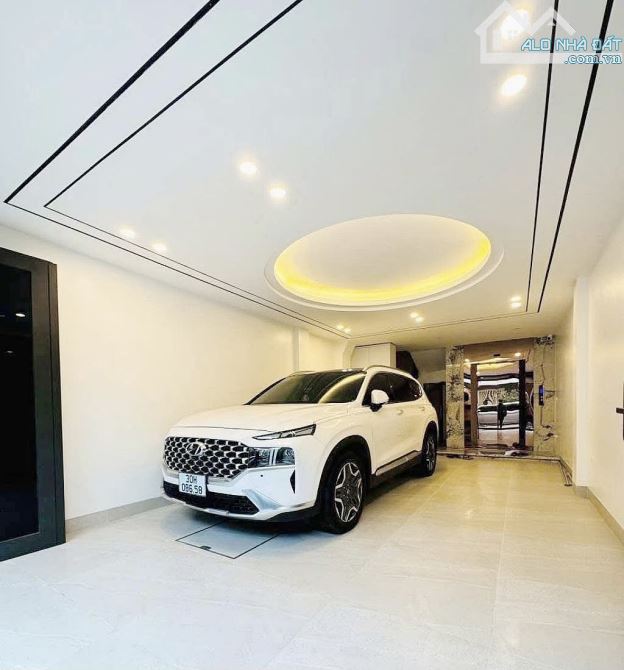 Bán nhà Hoàng Quốc Việt, 6 tầng, thang máy, khu Vip, ôtô tránh, mặt tiền đẹp, vị trí đẹp