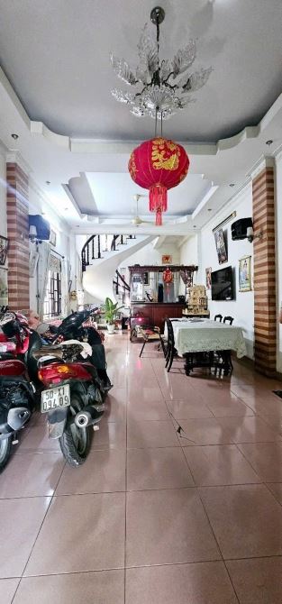 🌴 Chủ gấp bán nhà 3 tầng - 160mv, Nở hậu, 4PN - Hẻm xe hơi - Pháp lý chuẩn.
