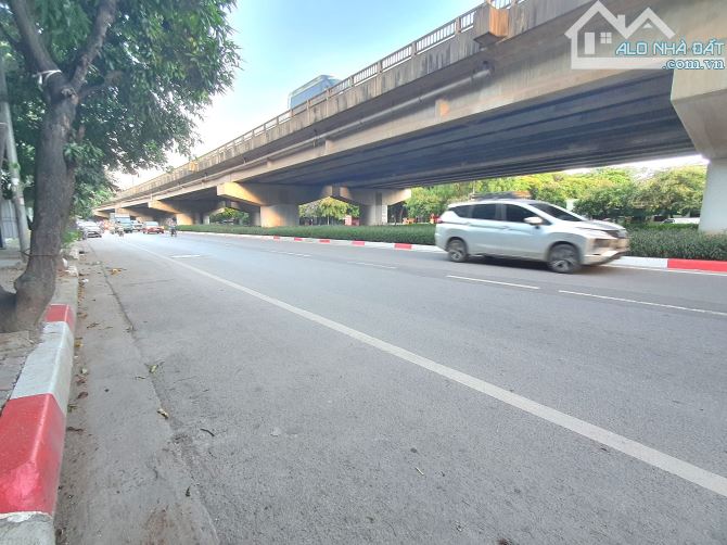 MẶT ĐƯỜNG NGUYỄN XIỂN THANH XUÂN, VỊ TRÍ ĐẸP VỈA HÈ ĐÁ BÓNG KINH DOANH. DT 177M2 GIÁ 50 TỶ