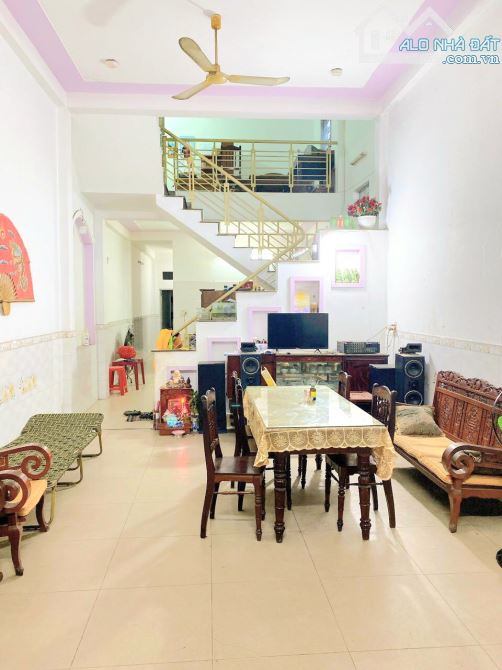 💥 sát Mặt tiền Trần Cao Vân - Nhà 2 TẦNG 2 MÊ, DT 60m2, 3 PN, nhỉnh 3 tỷ