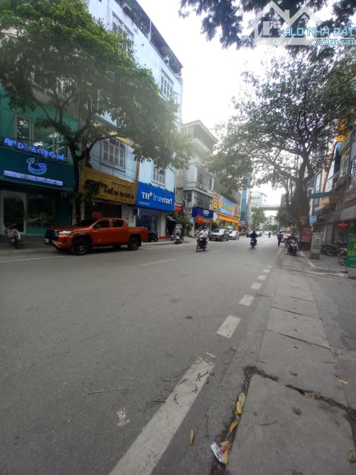 BÁN LÔ ĐẤT TRỤC CHÍNH PHỐ VỌNG . MT 25M . DT 1500 M . GIÁ 360 TỶ . KO CÓ LÔ THỨ 2