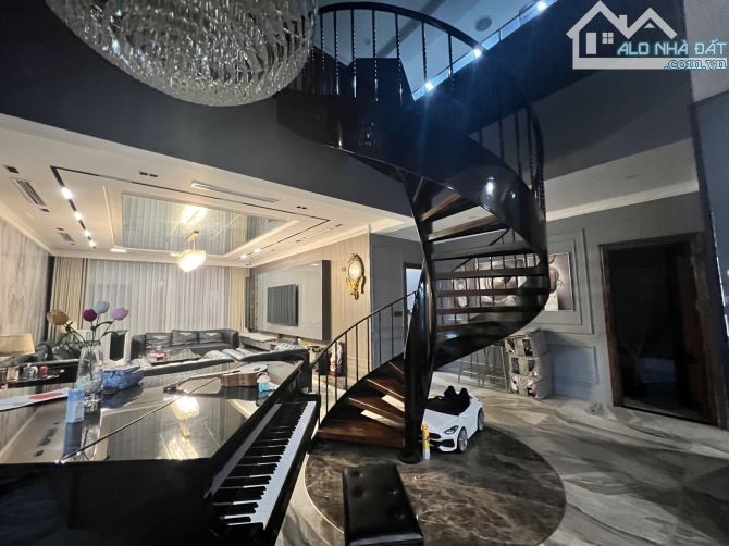 Bán Toà nhà mp Tố Hữu, Nội thất đẹp , thông sàn. 300m2, 6t, mt 15m. Giá 118 tỷ