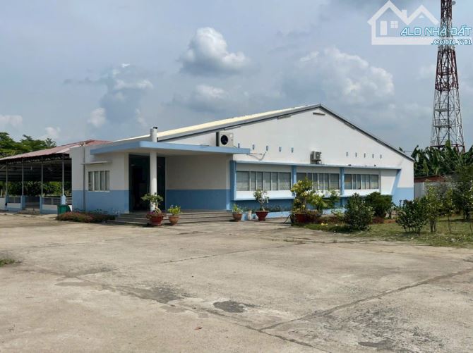 Nhà xưởng mt TL 824 xã Lương Bình, Bến Lức tổng dt 12738m2 giá 75 tỷ