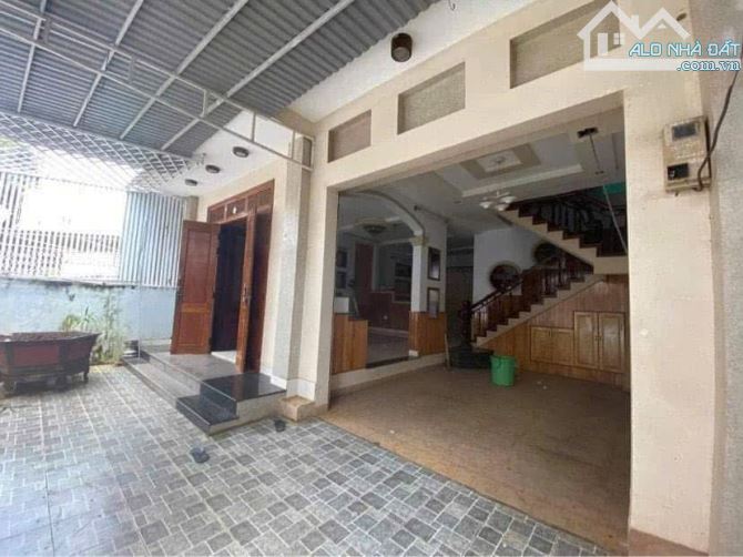 BÁN NHÀ VĂN CAO 9x11M đường rộng 10M