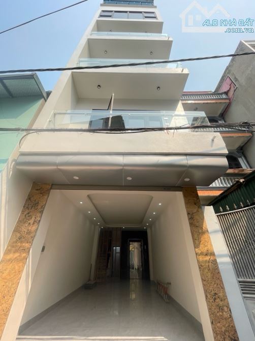 NHÀ ĐẸP DÂN XÂY PHỐ TRẠM - 3 THOÁNG - 07 TẦNG GARA Ô TÔ - THANG MÁY - NGÕ THÔNG - CỰC HIẾM