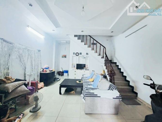 Nhà 2 tầng, hẻm 5m, Đông Tác-Trần Quang Khải, GO Dĩ An, Làng ĐH, 60m2, giá tốt 3,5x tỷ