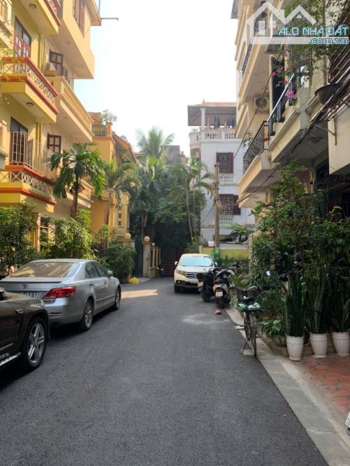 Bán nhà 4 tầng khu phân lô Tôn Đức Thắng, gần Văn Miếu Quốc Tử Giám, ô tô đỗ ngày đêm.