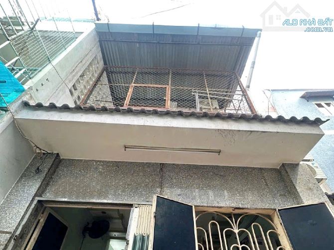 Bán nhà vuông vức 1 lầu đúc hẻm Phan Văn Trị Quận 5