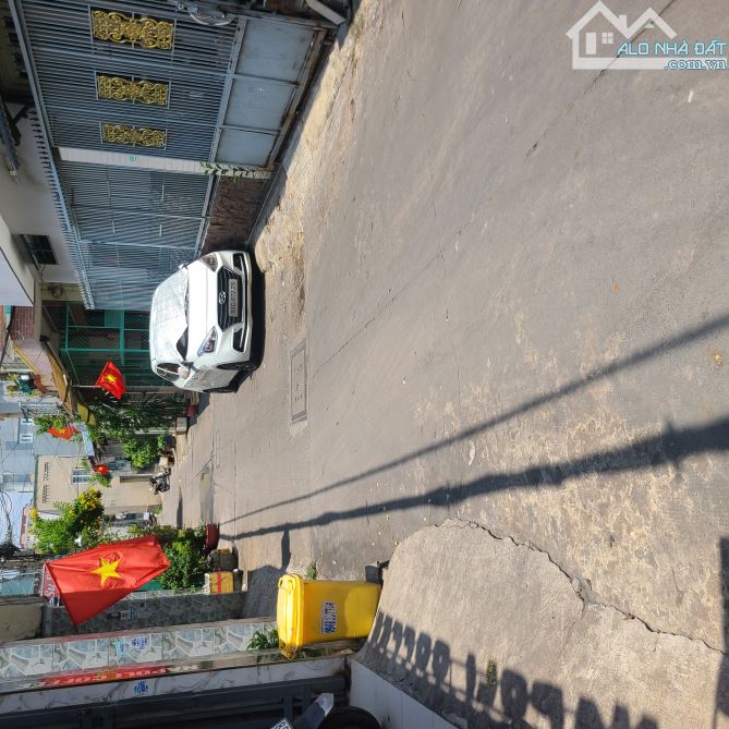 LÔ GÓC 2 MẶT TIỀN NGAY SÁT TÔ HIỆU XE HƠI VÔ NHÀ 64 M2 - 3 TẦNG  NHỈNH 5 TỶ