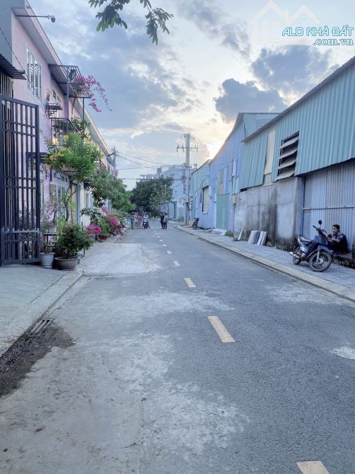 LÔ GÓC KHÔNG LG - KHU PHÂN LÔ - 92M NGANG 6.4M - NHỈNH 4 TỶ.