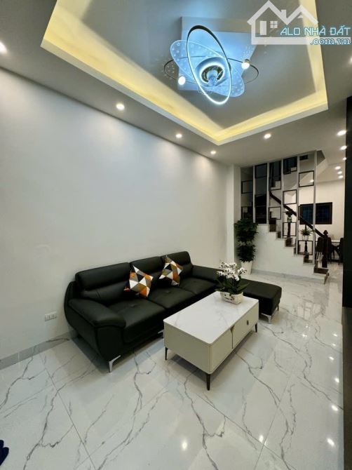 Bán nhà  Giáp Nhị - Thịnh Liệt  ,DT38m ,Giá Nhỉnh 8 tỷ ,Phân Lô , 20m ra ô tô , Thang máy
