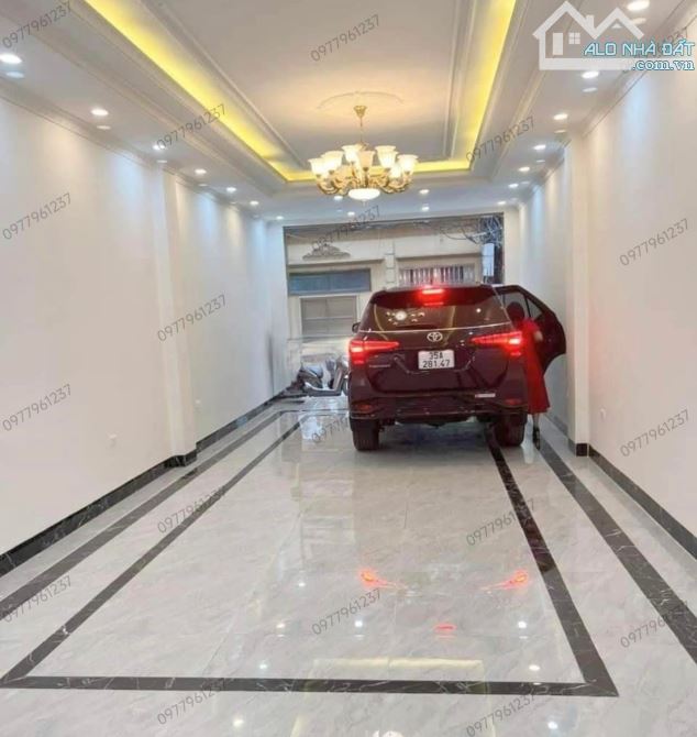 BÁN NHÀ HOÀNG QUỐC VIỆT 55m2 × 6T × MT 4,5m - THANG MÁY - 2 Ô TÔ TRÁNH TRƯỚC NHÀ, KD - VP