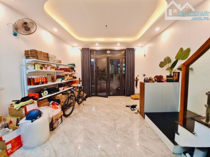 Cực phẩm Kim Ngưu, 43m x 5T, ô tô đỗ cạnh nhà, nhà đẹp thoáng, ngõ thông, nhỉnh 9 tỷ