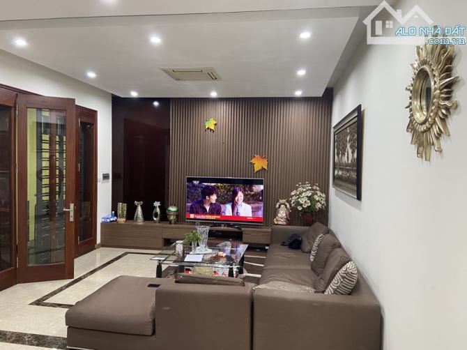 Nhà riêng phố Trương Định cần bán gấp trong tháng, 55m x 5T, 10m ô tô đỗ, ngõ thông rộng