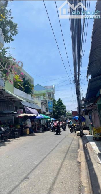 Siêu phẩm đất cách chợ Mũi Né vài trăm mét. - Vị trí: Cách biển 150m, đi bộ ra biển chỉ 5p