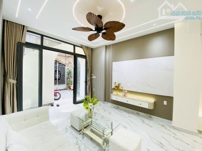 Cần bán siêu phẩm nhà đẹp, 45m2, 2 tầng, tặng nội thất, hẻm xe hơi, giá chỉ  5.85 tỷ