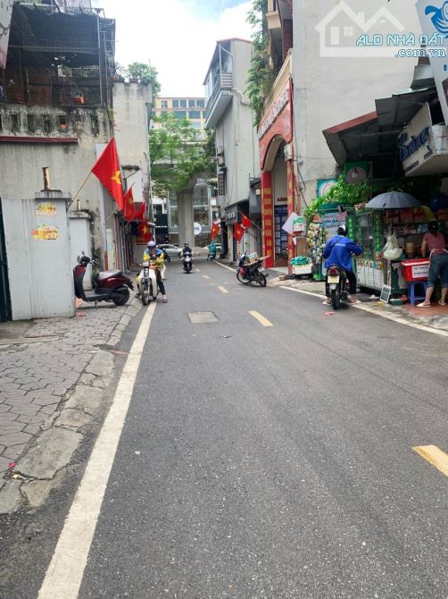 MẶT PHỐ QUẬN CẦU GIẤY Ô TÔ TRÁNH KINH DOANH VỈA HÈ - 175M - 26.8 TỶ