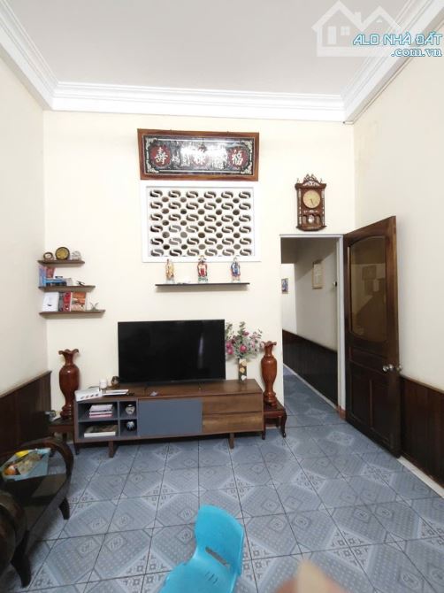 Bán đất tặng nhà mặt tiền đường Nguyễn Công Trứ diện tích lớn